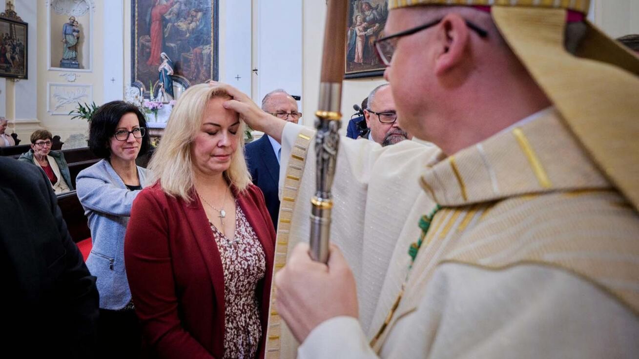image:Image Litoměřický biskup v neděli biřmoval v Postoloprtech.