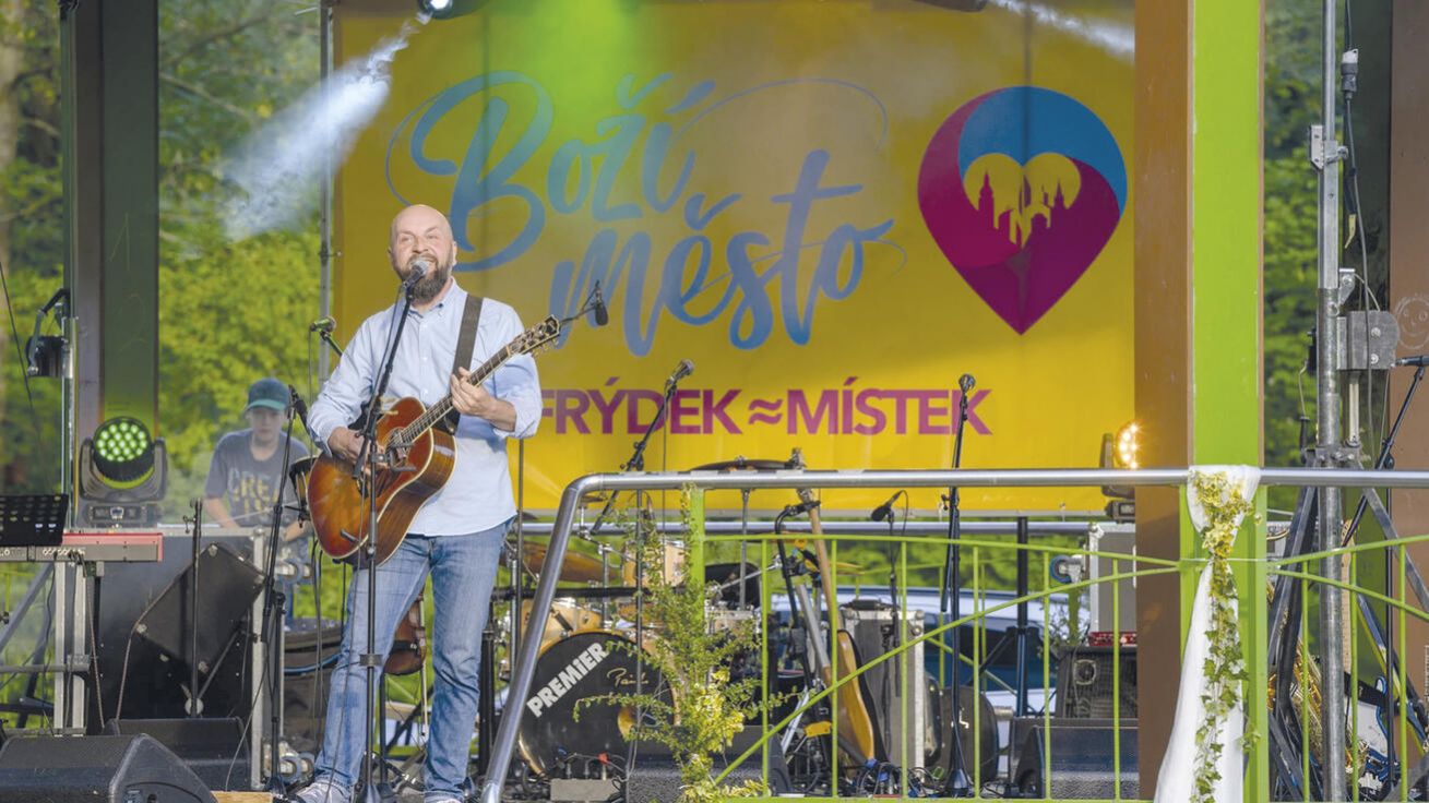 image:Image Písníčkář Pavel Helan na festivalu Boží město.