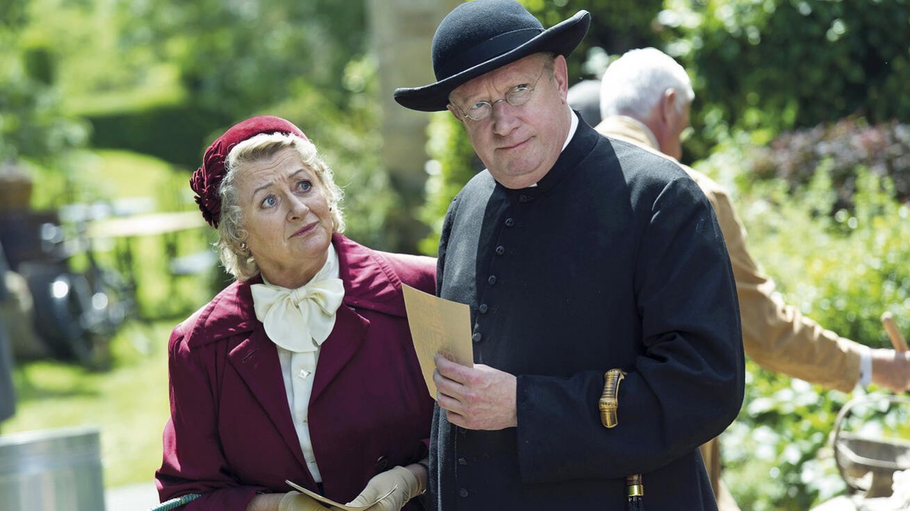 image:Image Otec Brown coby detektiv ve filmovém zpracování televizního seriálu BBC.