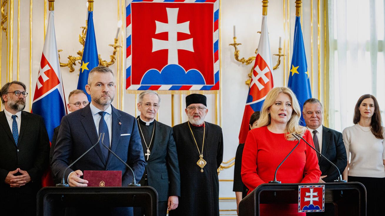 Končící prezidentka a nastupující prezident vyzdvihli tmelicí úlohu církví. image:Image Končící prezidentka a nastupující prezident vyzdvihli tmelicí úlohu církví.