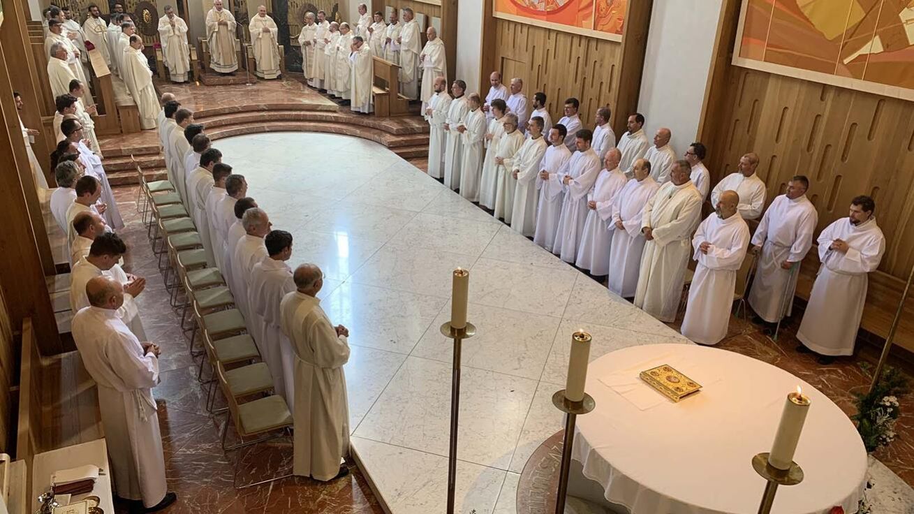image:Image Účastníci Kurzu pro služebníky eucharistie.