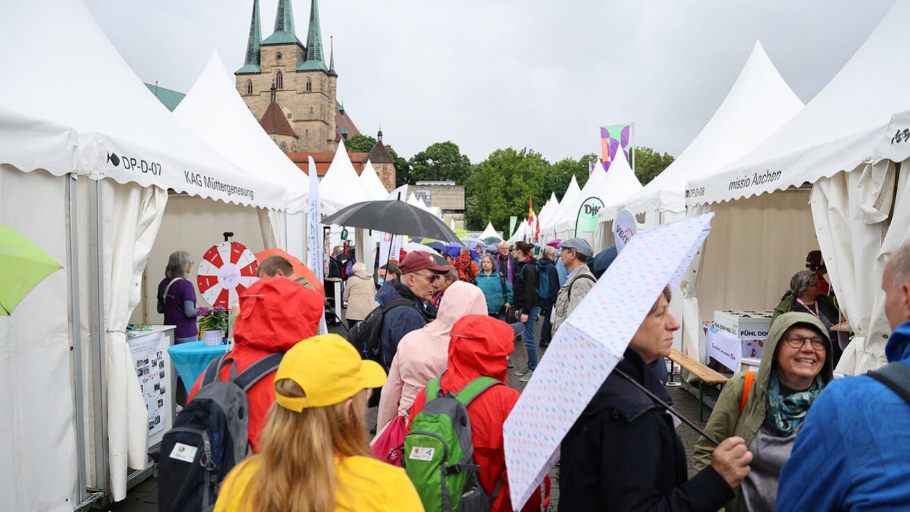 image:Image Německá katolická církev je bohatá na nejrůznější spolky, jak prokázal začátkem června festival Katholikentag v Erfurtu.