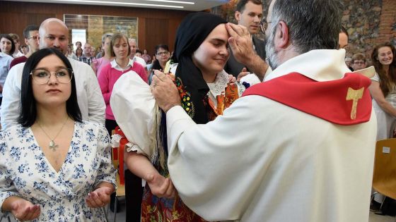 image:Image Generální vikář P. Petr Hruška biřmoval v den slavnosti Seslání Ducha Svatého v Plzni-Liticích. Ve své homilii povzbudil biřmovance, aby žili jako jedineční a milovaní Boží synové a dcery.