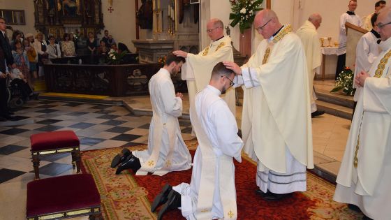 image:Image Noví kněží nastupují do služby