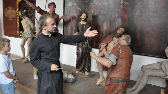 image:Image Římov přitáhl zvědavce zasvěceným výkladem faráře Jakuba Václava Zentnera.