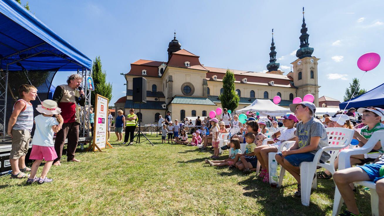 image:Image Program Mladí fandí Velehradu zve na muziku, parkour soutěže, kavárnu nebo fotokoutek.