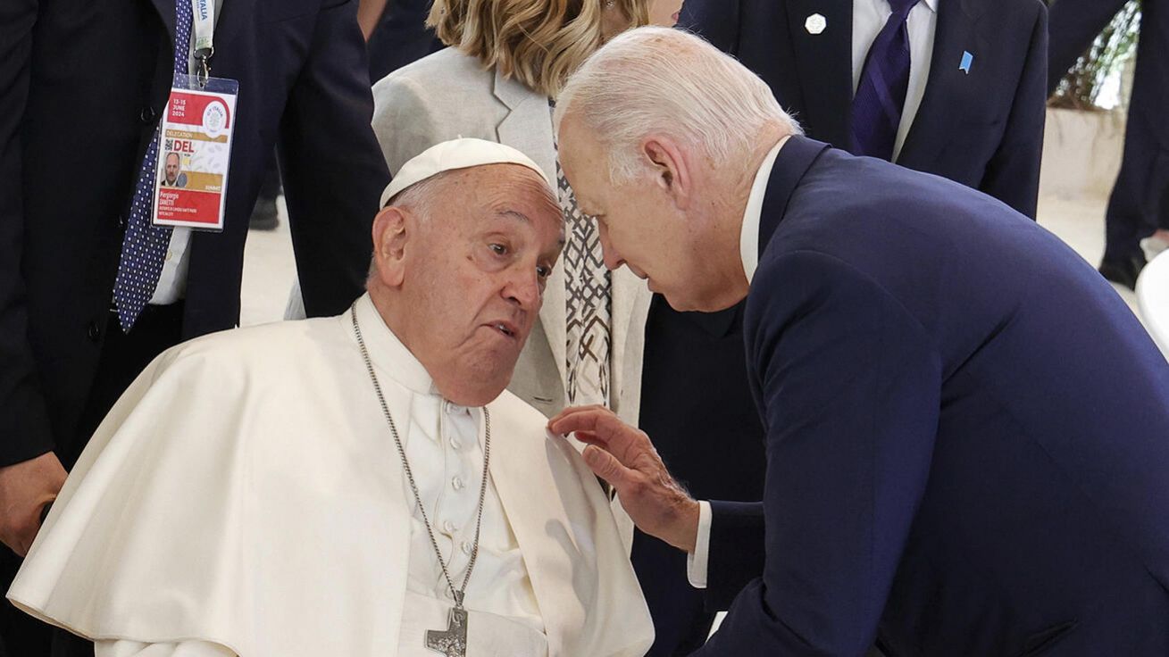 image:Image S prezidentem USA Joem Bidenem se papež shodl na nutnosti příměří v Gaze. Hovořili také o záchraně zavlečených ukrajinských dětí či o klimatické změně.
