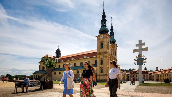 image:Image Copak slunce nesvítí na všechny stejně?