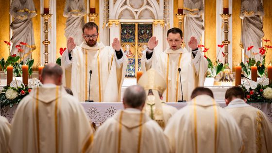 image:Image Do služby nastupují také dva v sobotu vysvěcení novokněží: P. Josef Kvapilík jako kaplan v Rajnochovicích a P. Václav Slivka jako kaplan v Bílovicích.