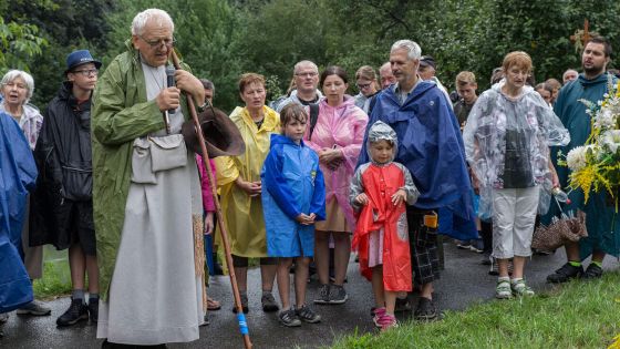 image:Image „Jen při pěší chůzi vychutnáte krásu stvoření,“ říká poutník Jan Peňáz (na snímku vlevo).