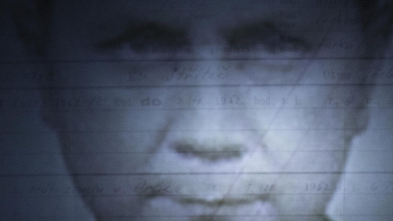 image:Image Jako člověka, který se nezlomil, ale obětoval svůj život službě druhým, zobrazuje P. Josefa Zvěřinu herec Miloslav Mejzlík v inscenaci Duchovní a totalita.