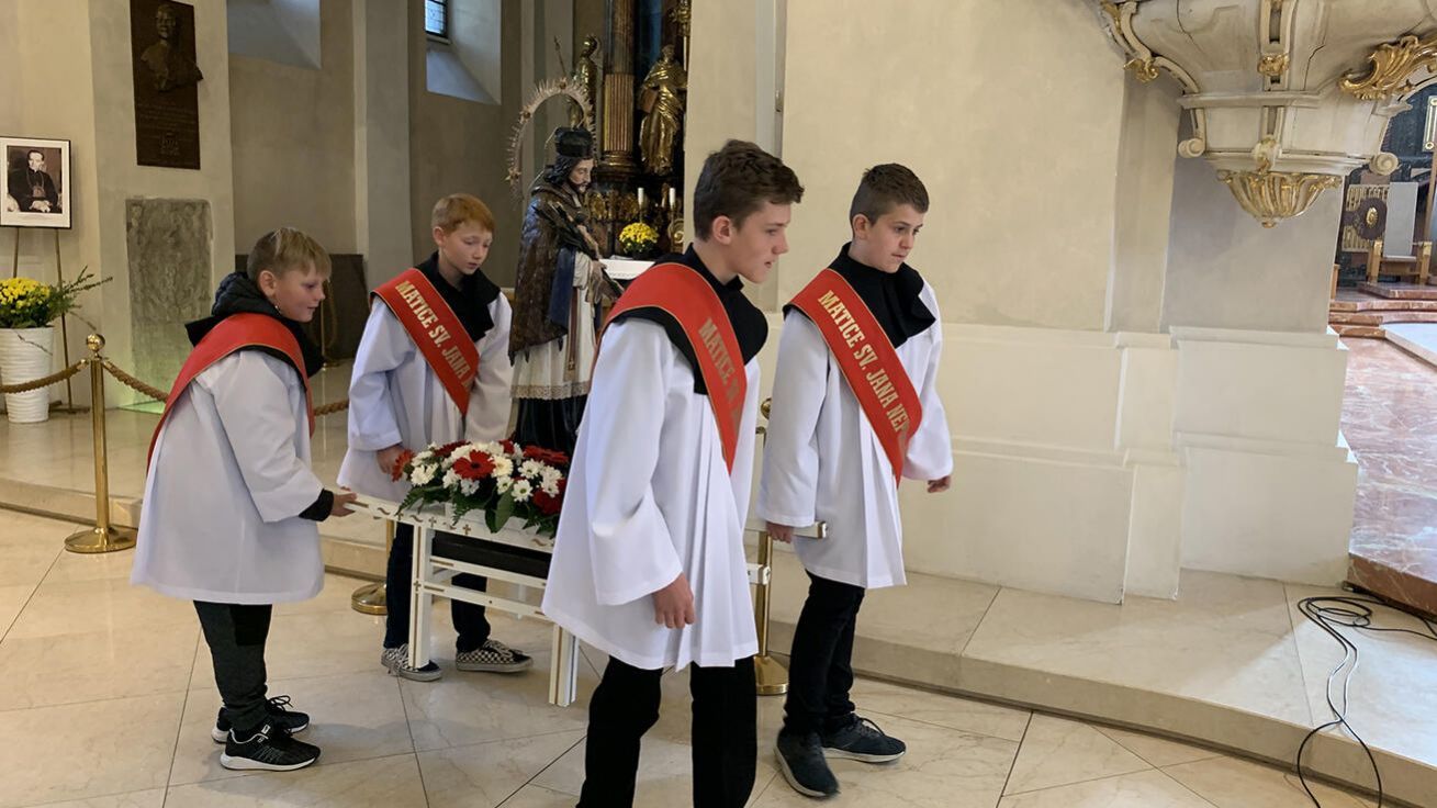 image:Image Pouť končila modlitbou v katedrále.