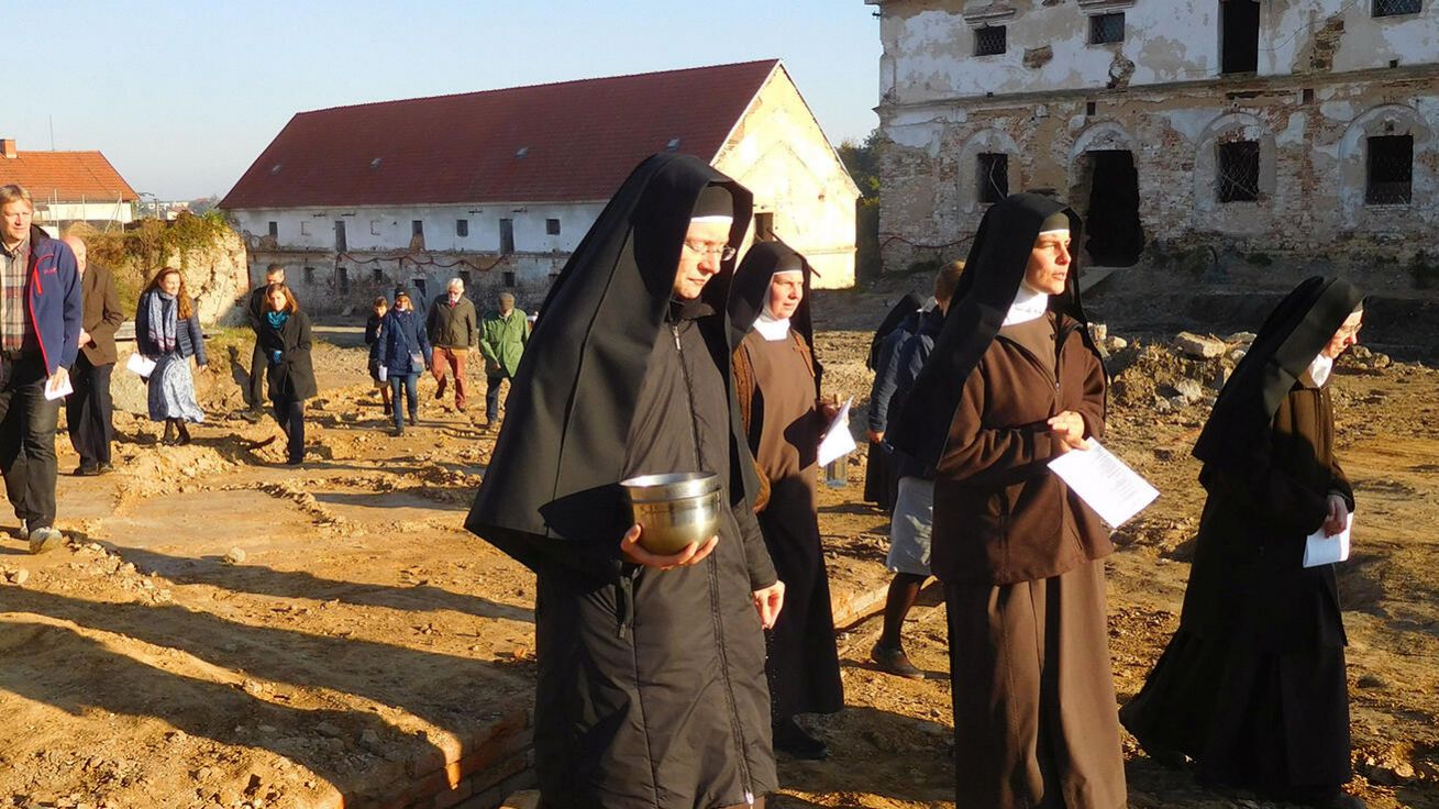 image:Image Modlitba při zahájení stavby kláštera.
