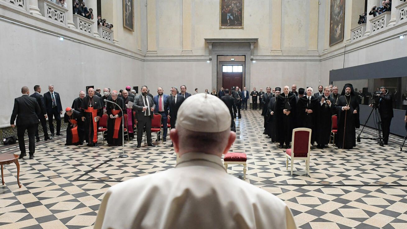 image:Image Z kurie se stane pouhá byrokracie, pokud její členové nebudou žít autenticky s Kristem – zdůrazňuje papež František.