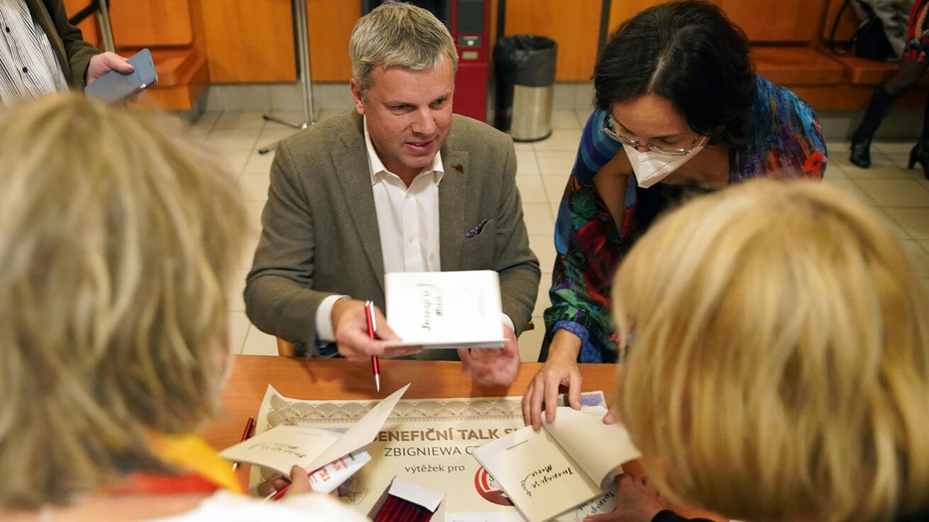 image:Image Antonín Randa představuje svou knihu.