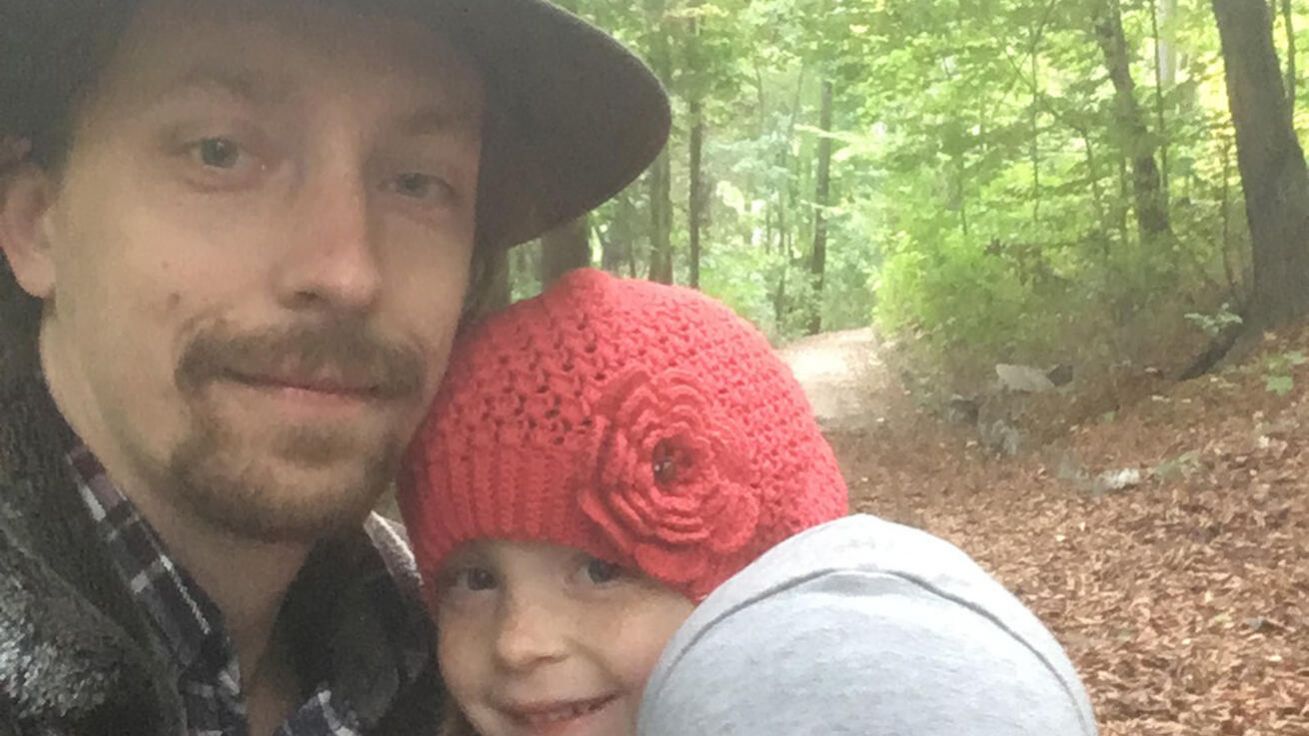 image:Image Na procházce s dcerami.