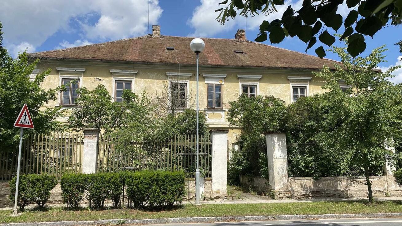 image:Image Nevyužívané faře chce obec vdechnout nový život.