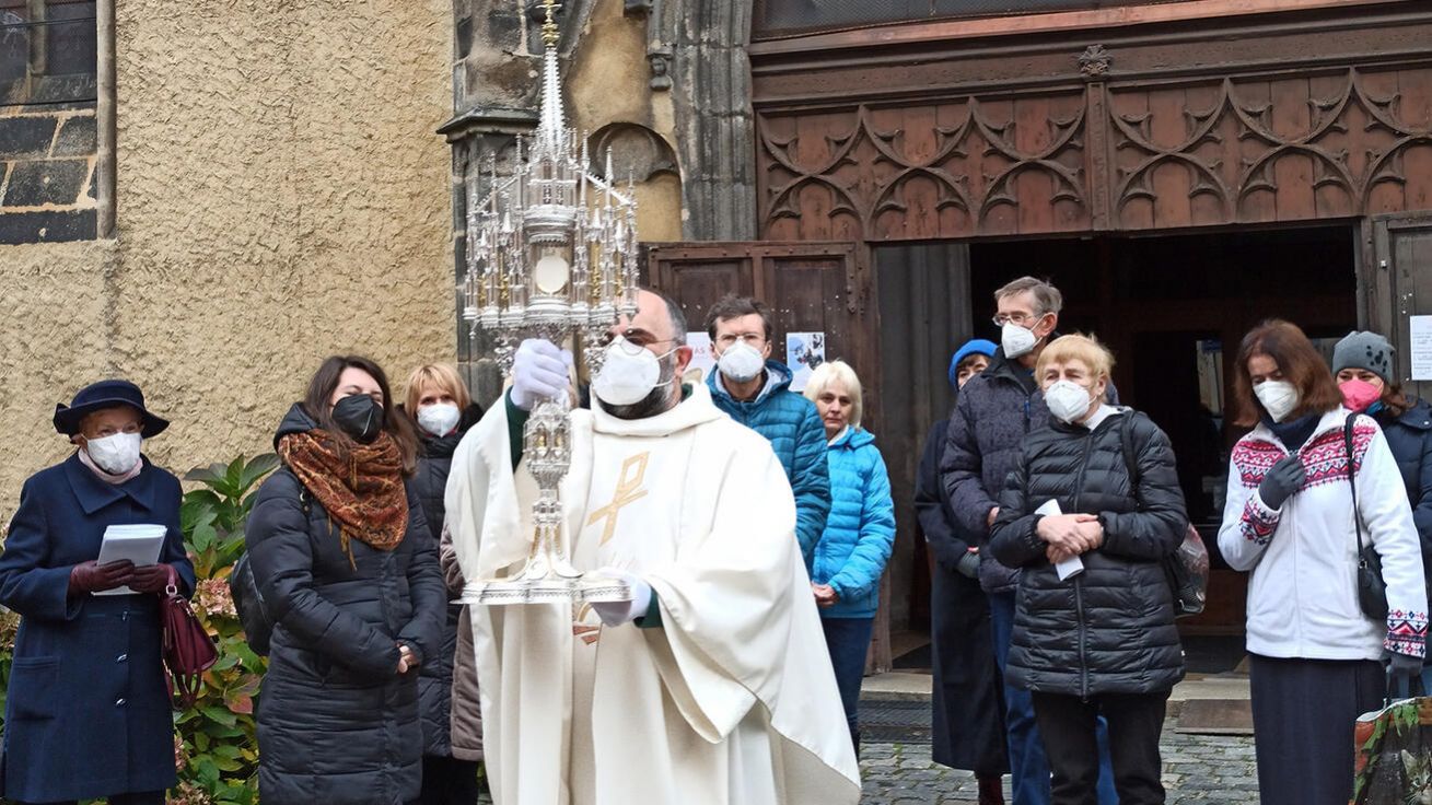 image:Image Vzácná gotická monstrance byla při synodálním dnu a pouti ke sv. Alžbětě Durynské v Chebu symbolem společné cesty.