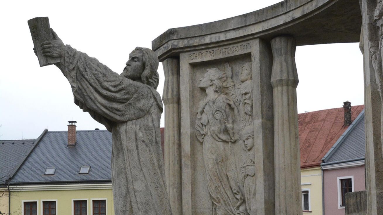 image:Image Jan Blahoslav, mimo jiné překladatel Nového zákona z řečtiny, se narodil v Přerově, kde mu později nechali zhotovit pomník. Jeho autorem je slavný sochař František Bílek.