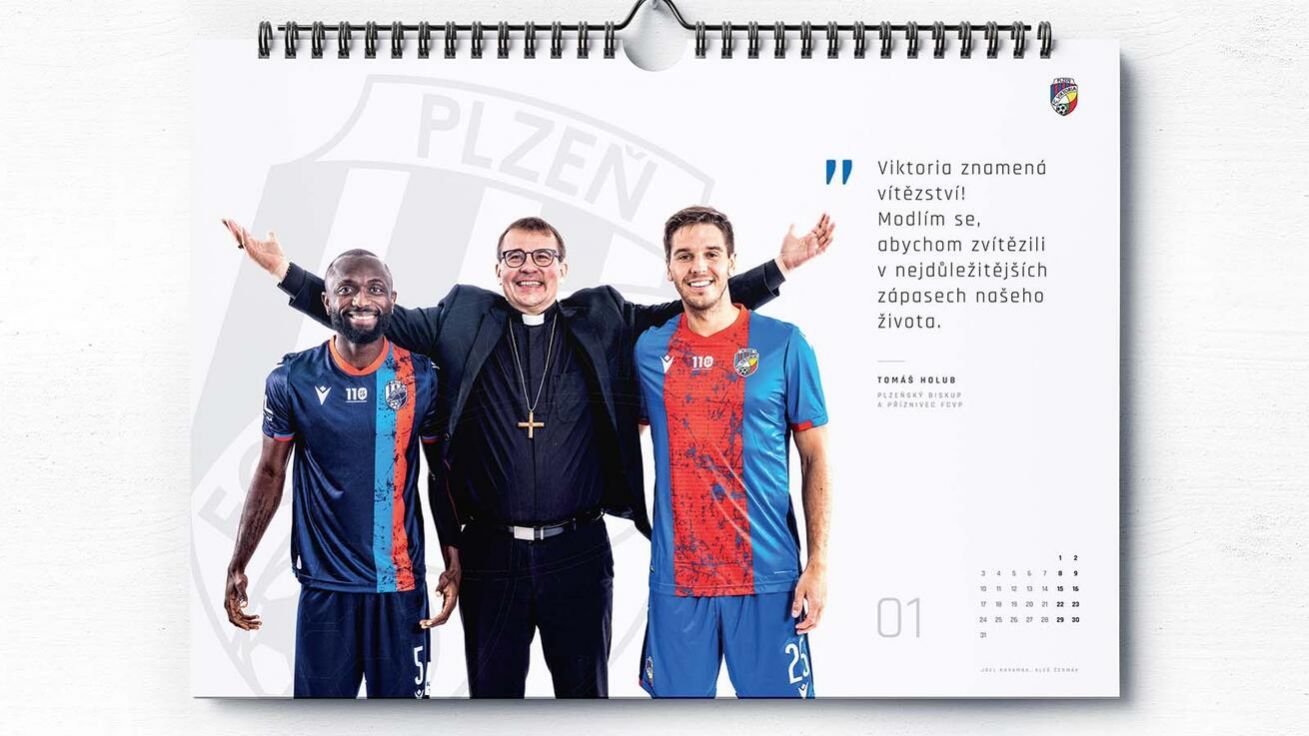 image:Image Lednovou stránku v kalendáři FC Viktoria Plzeň na rok 2022 obsadil biskup Tomáš Holub.