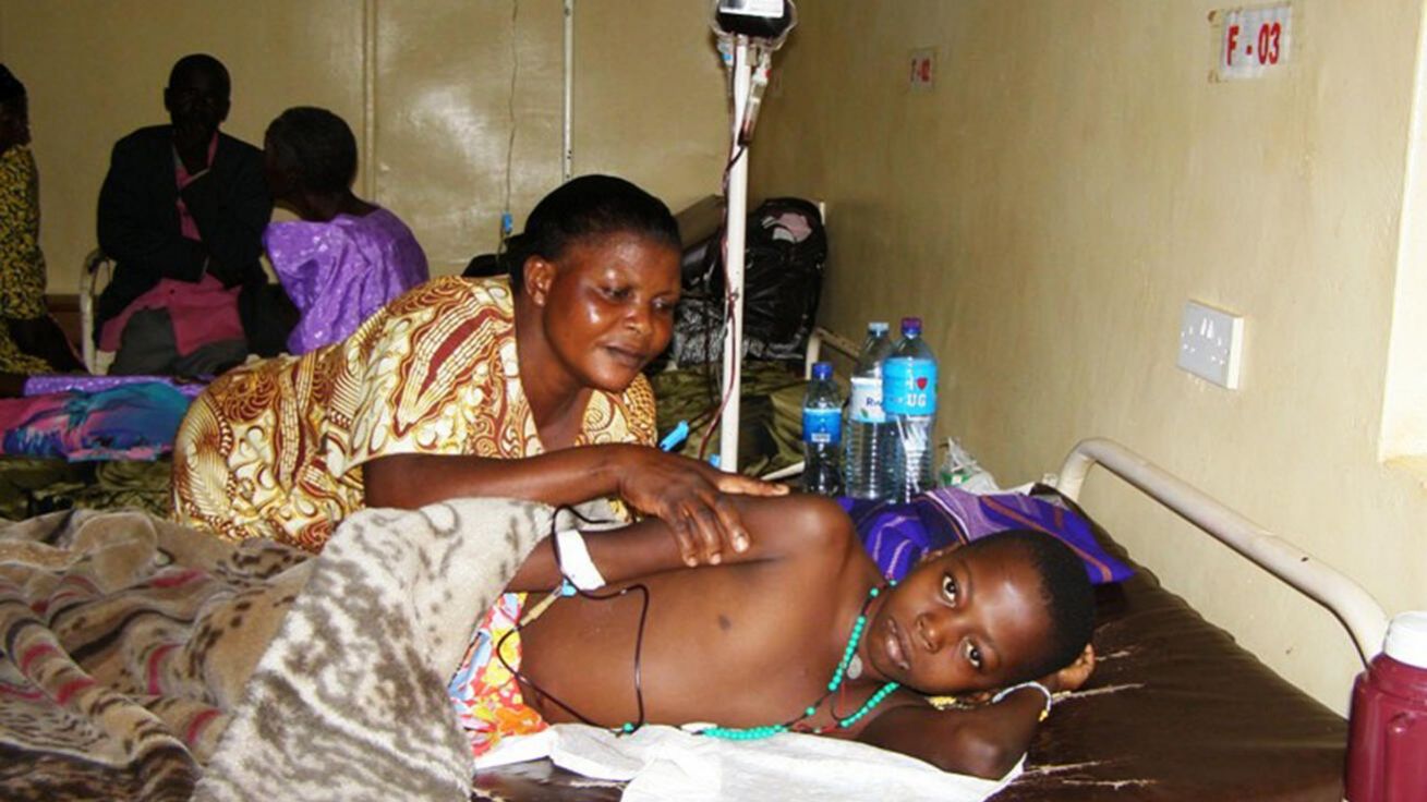 image:Image Malárie, podvýživa, srpkovitá anemie, porodnická píštěl, HIV/AIDS a nemoci ze špinavé vody. Pomoc českých dárců pomáhá v Ugandě léčit tyto pro nás neznámé nemoci.