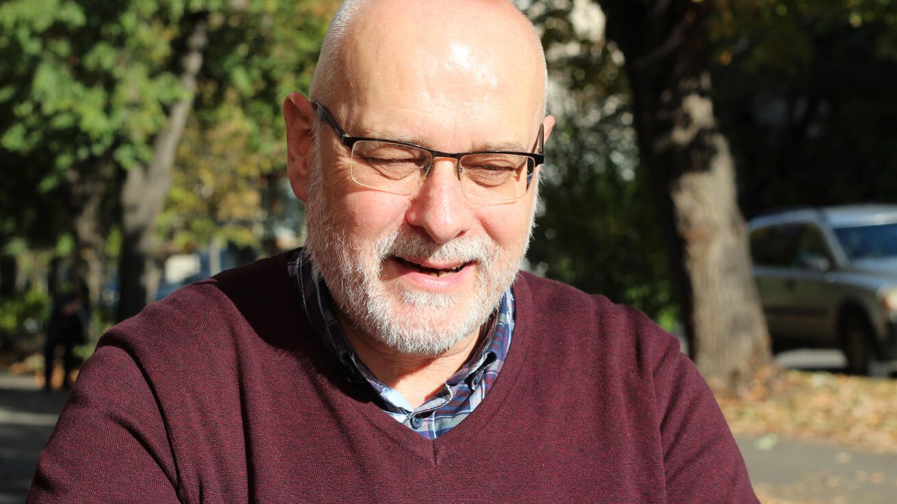 image:Image Zranění ze zločinů a křivd způsobených světovými válkami či komunismem podle maďarského religionisty nadále ovlivňují, jak jako společnosti ve střední Evropě fungujeme, smýšlíme a jednáme.