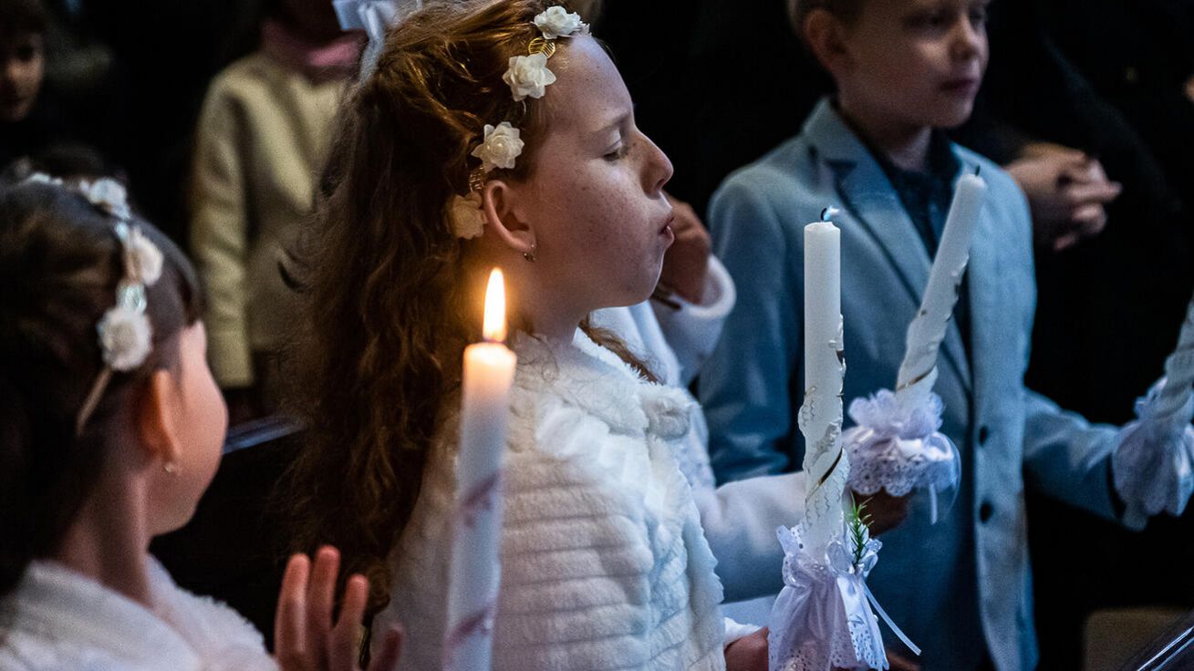 image:Image Nezhasínat plamen Ducha, ale naopak sloužit přijatými dary. Přijatá milost skončí jako zakopaná hřivna, pokud Boží dar nenalezne odpověď v našem životě.