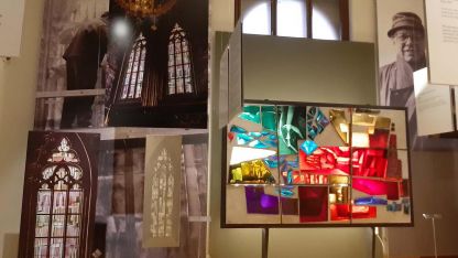 image:Image Za krásou barevného skla