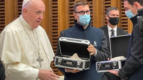 image:Image Papež žehnal základní kameny k výročí Mendela