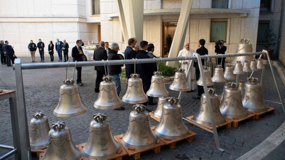 image:Image Papež požehnal zvony, které připomínají hlas nenarozených dětí