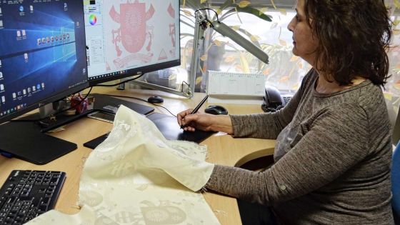 image:Image Brokát pro papeže