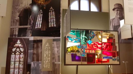 image:Image Za krásou barevného skla