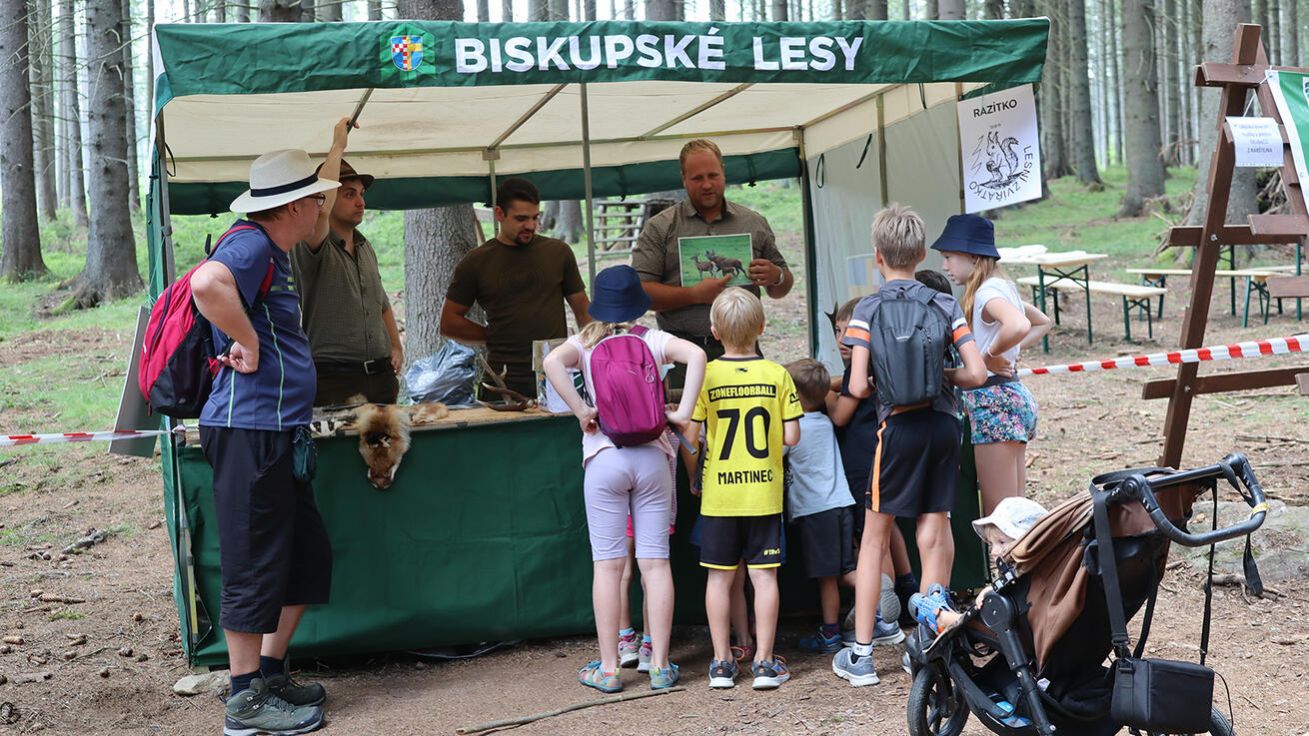 image:Image Na jednom ze stanovišť Lesní slavnosti Lapků z Drakova.