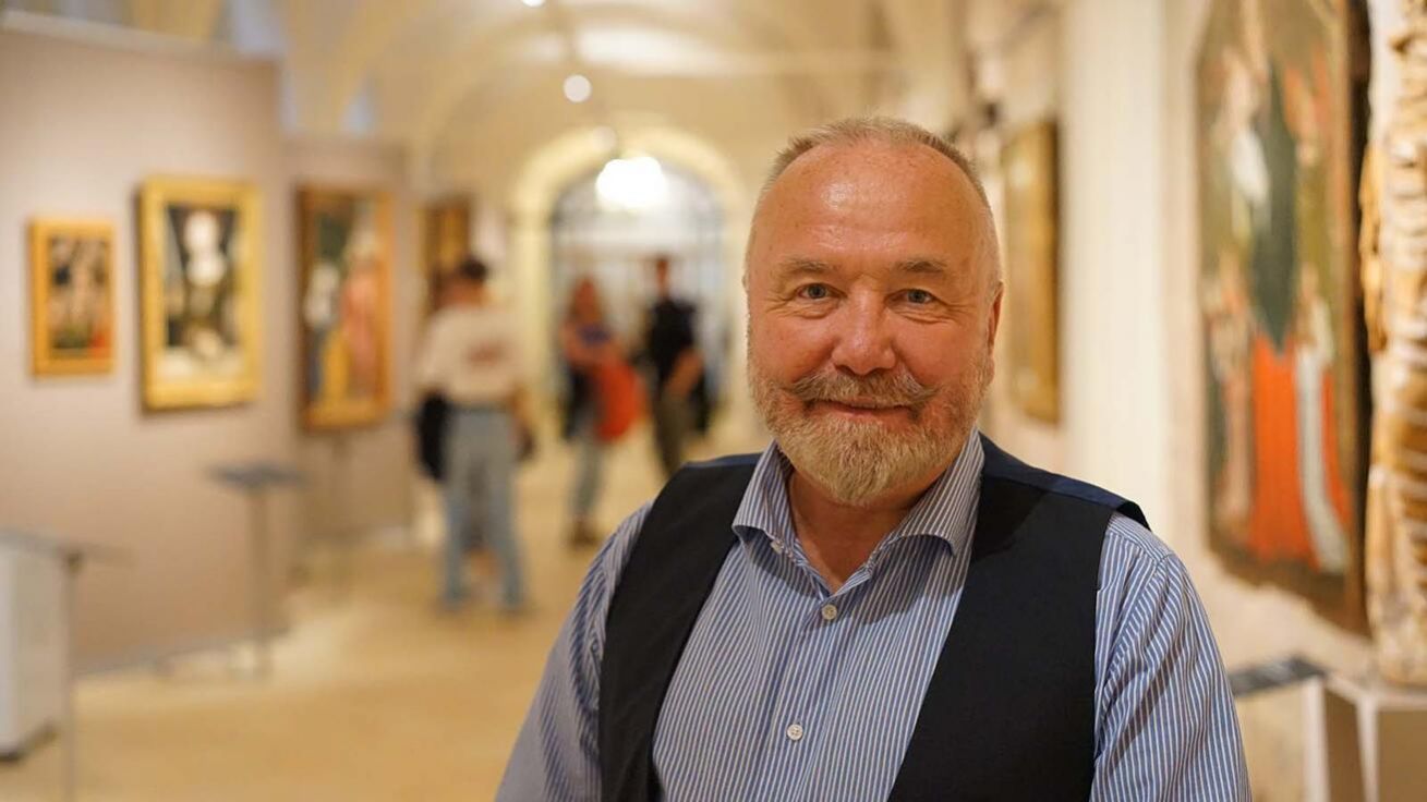 image:Image Jak představit historickou sbírku v autentických prostorách, a přitom dodržet standardy, na jaké je zvyklý dnešní návštěvník? Na Strahově se o to stará kunsthistorik Libor Šturc.