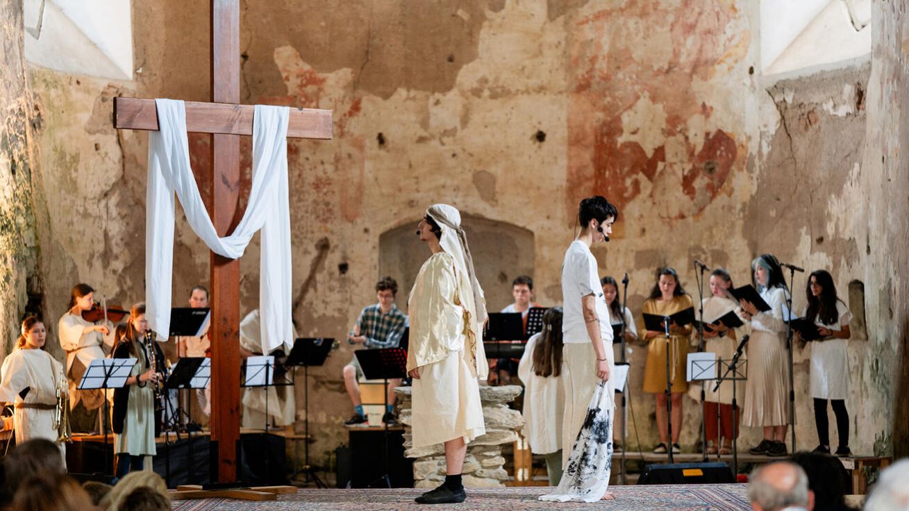 image:Image Muzikál Marnotratný syn byl jen jednou z mnoha aktivit, které DCŽM Vesmír nabízí mládeži během celého roku. Více o tomto centru mladých na www.vesmir.signaly.cz.