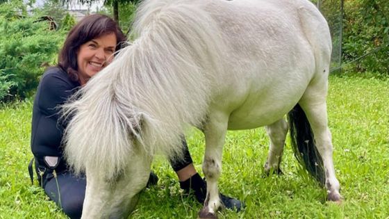 image:Image V pořadu Na stole je téma nabídneme rozhovor s terapeutkou Martou Kotasovou o hipoterapii. Poslouchejte v úterý 30. července od 9.00. 