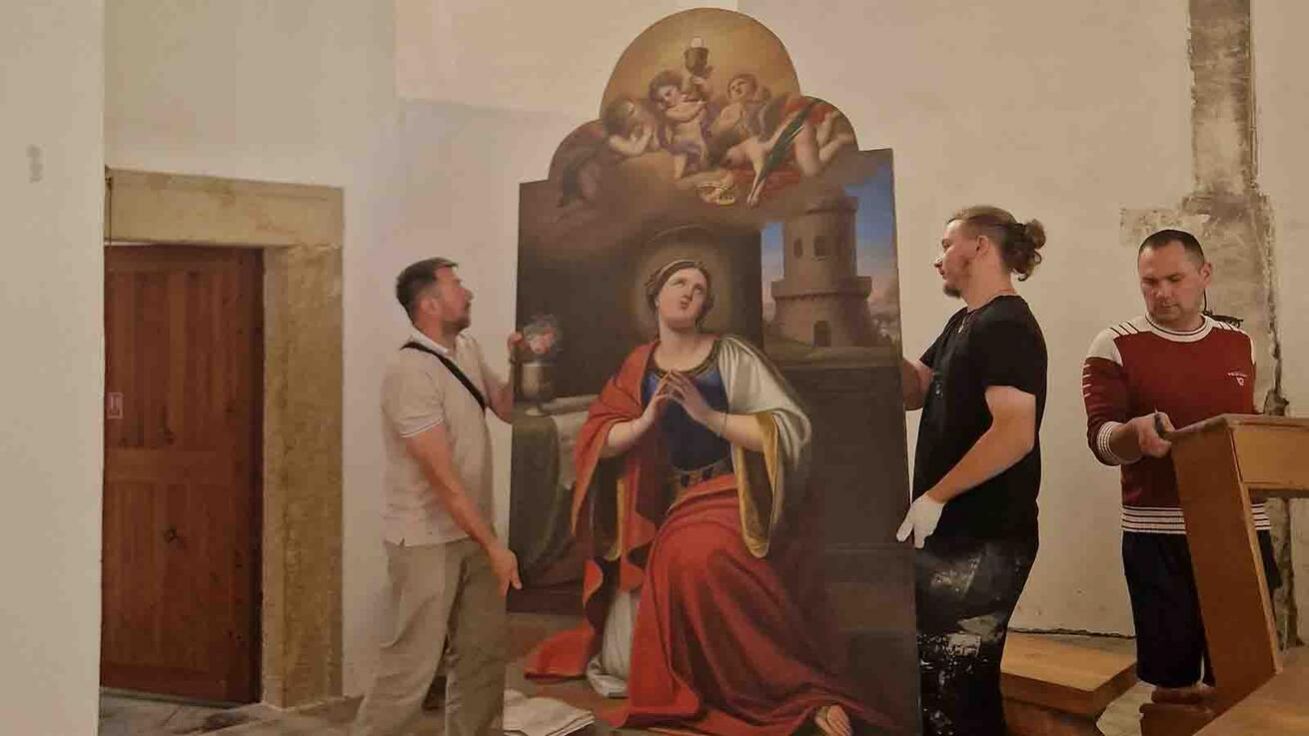 image:Image Pryč musel i oltářní obraz.