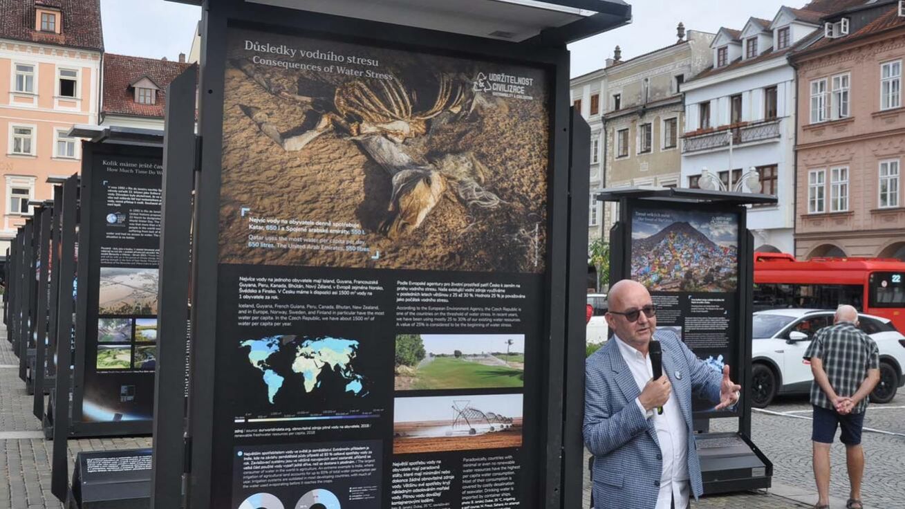 image:Image „Není možné dál se ke stvoření chovat tak sobecky, jak jsme to v posledních desetiletích dělali,“ varuje egyptolog Miroslav Bárta.