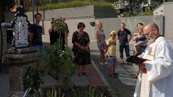image:Image Obnovený kříž požehnal P. Petr Maxmilián Koutský CFSsS.