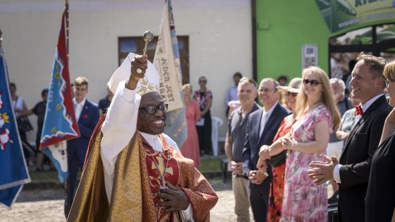image:Image Nuncius Jude Thaddeus Okolo na náměstí v Zábřehu.