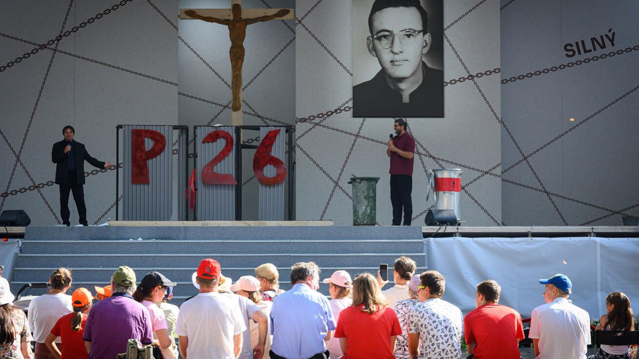 Při tanečním vystoupení mladí lidé představili důležité momenty z Havlíkova života. image:Image Při tanečním vystoupení mladí lidé představili důležité momenty z Havlíkova života.
