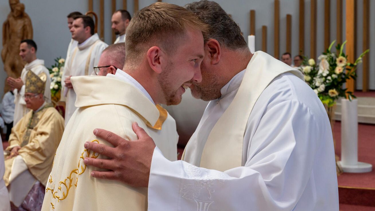 image:Image Každý potřebuje žít ve společenství.