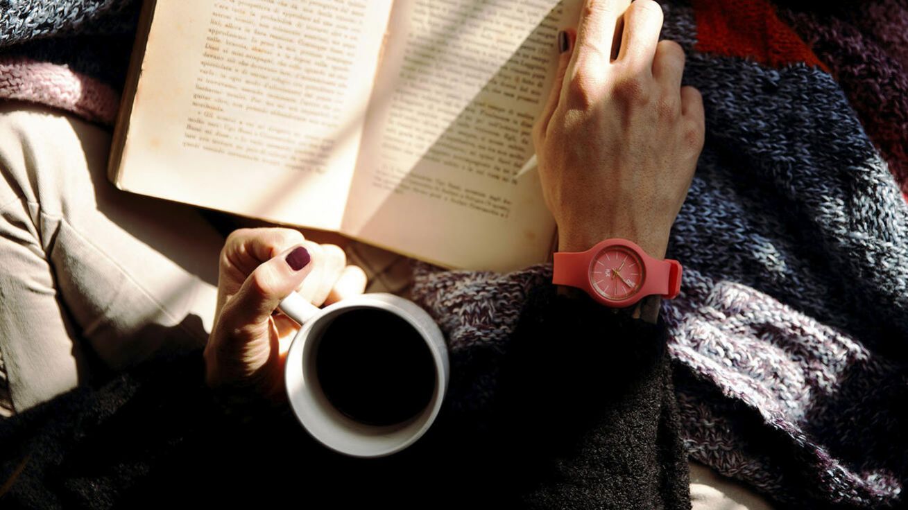 image:Image Přichází podzim, dny se zkracují. Četba v nás však otevírá nové vnitřní prostory.