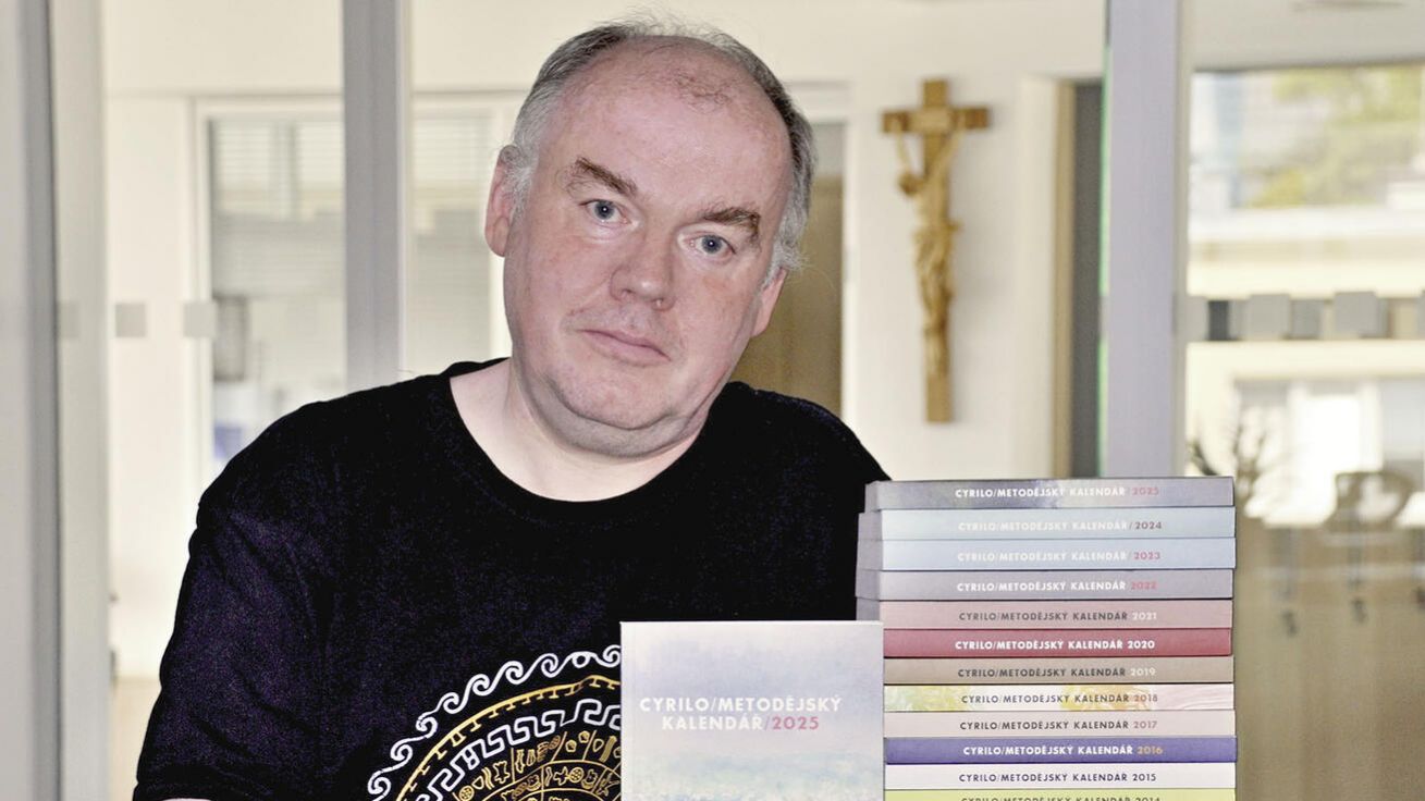 Jan Paulas s kolegy přichystali do nového Cyrilometodějského kalendáře poutavé čtení na každý měsíc v roce. image:Image Jan Paulas s kolegy přichystali do nového Cyrilometodějského kalendáře poutavé čtení na každý měsíc v roce.