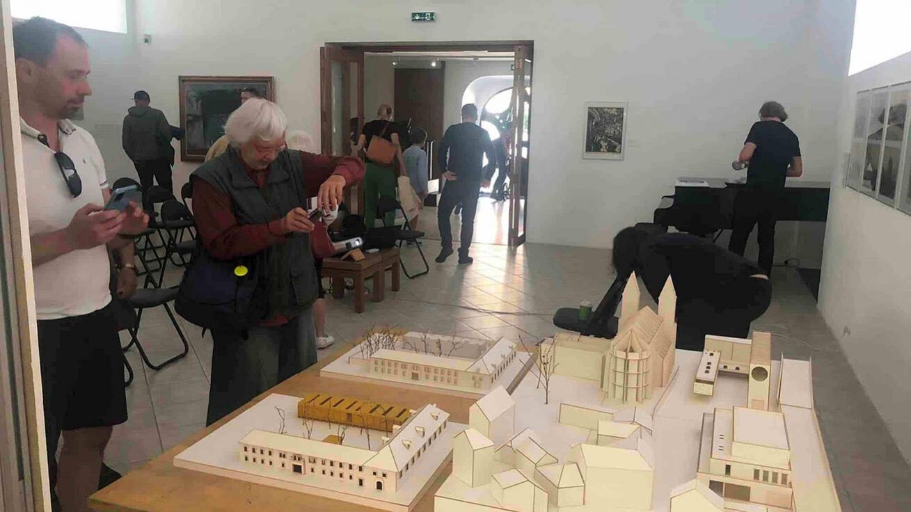 Veřejnost je zvaná třeba do kostela Narození Panny Marie v Roudnici nad Labem, který v barokním stylu přestavěl letošní jubilant František Maxmilián Kaňka. Chrámem provede architektka Lucie Kavanová. image:Image Veřejnost je zvaná třeba do kostela Narození Panny Marie v Roudnici nad Labem, který v barokním stylu přestavěl letošní jubilant František Maxmilián Kaňka. Chrámem provede architektka Lucie Kavanová.