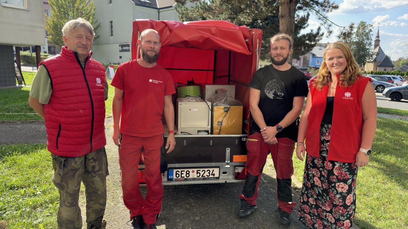 image:Image Charitní vysoušeče pomáhají v Hrochově Týnci.