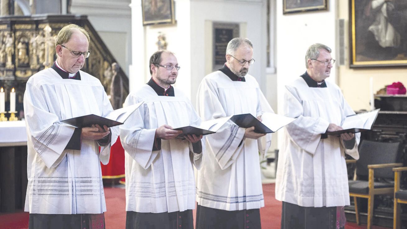 image:Image Noví kanovníci (zleva) P. Radek Jurnečka, P. Kamil Škoda, P. Holger Kruschina a P. Šťěpan Delan.
