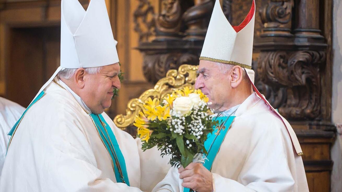 image:Image Opat Kosík (vlevo) s hlavním celebrantem biskupem Vojtěchem Cikrlem.