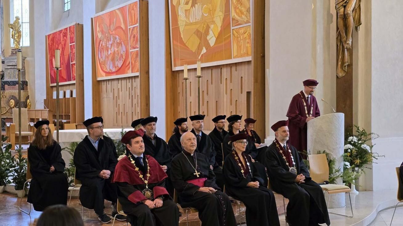 image:Image Imatrikulace v katedrále sv. Mikuláše.
