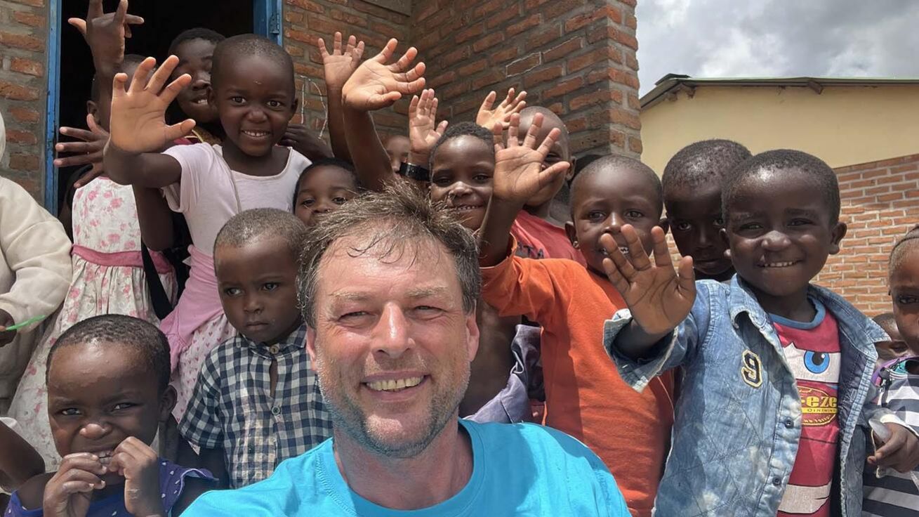 image:Image Karel Pogštefl na jaře při návštěvě Malawi ve východní Africe.